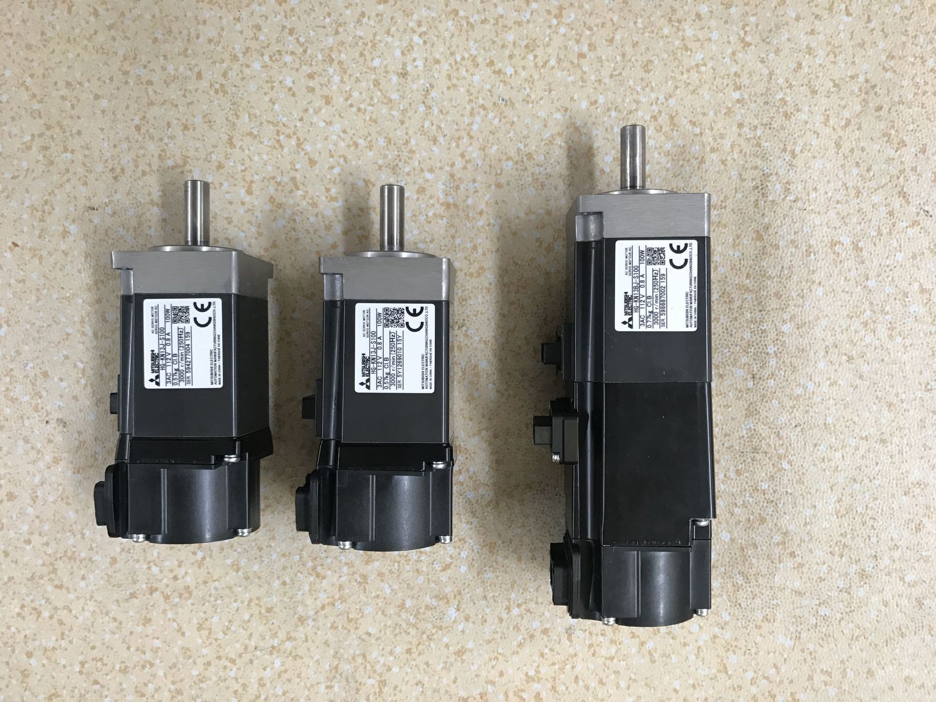 出售三菱伺服电机hg-kn13bj-s100 请议价