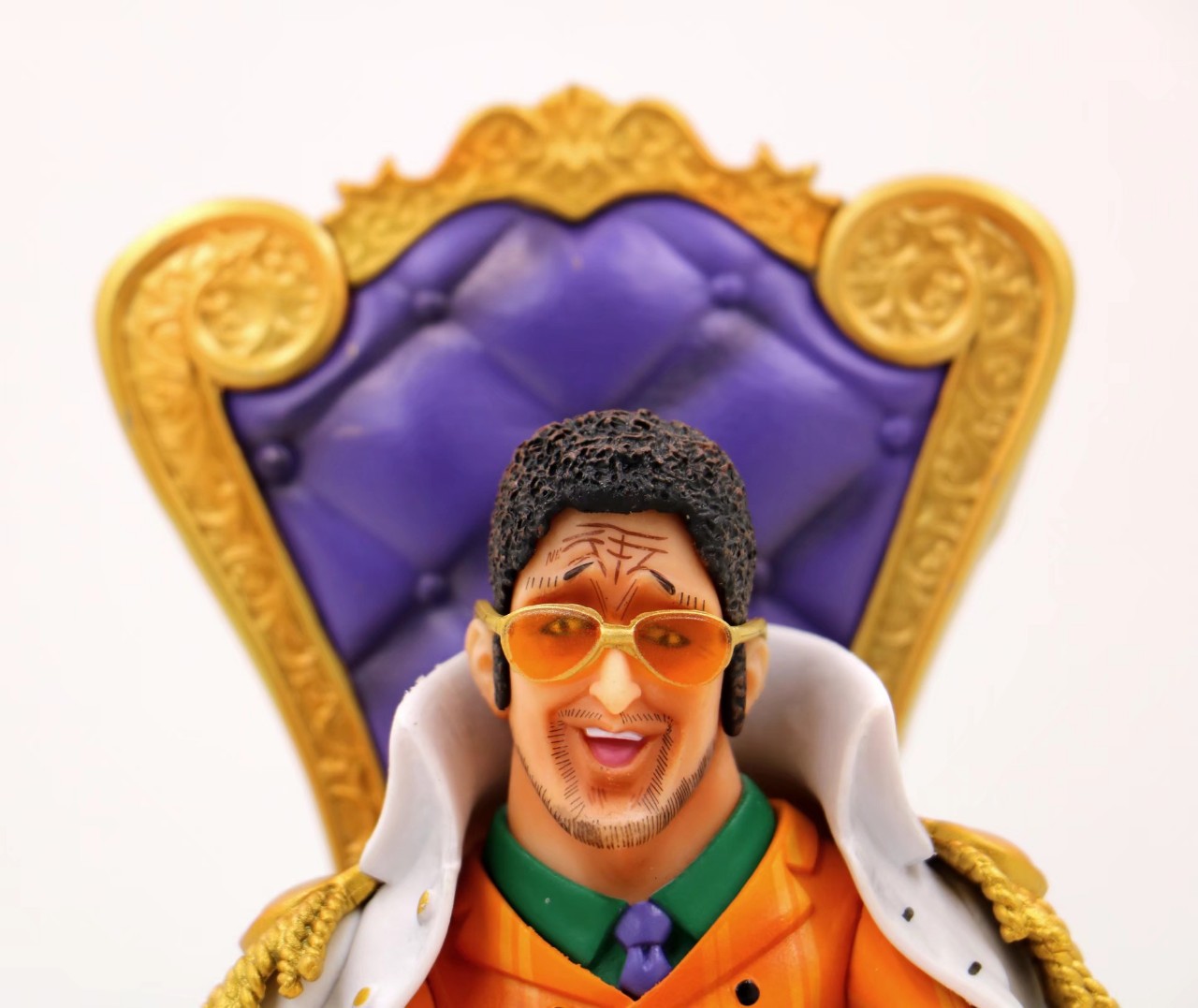 新声动漫 海贼航海王 座椅海军大将坐姿黄猿手办模型雕像玩偶摆件