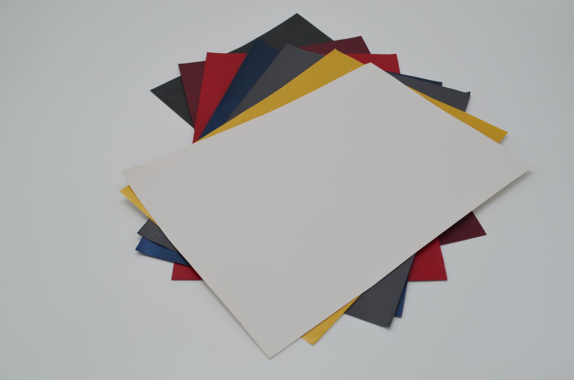 源头工厂证件纹pu充皮纸真皮质感环保包装定制针孔纹特种纸覆膜纸