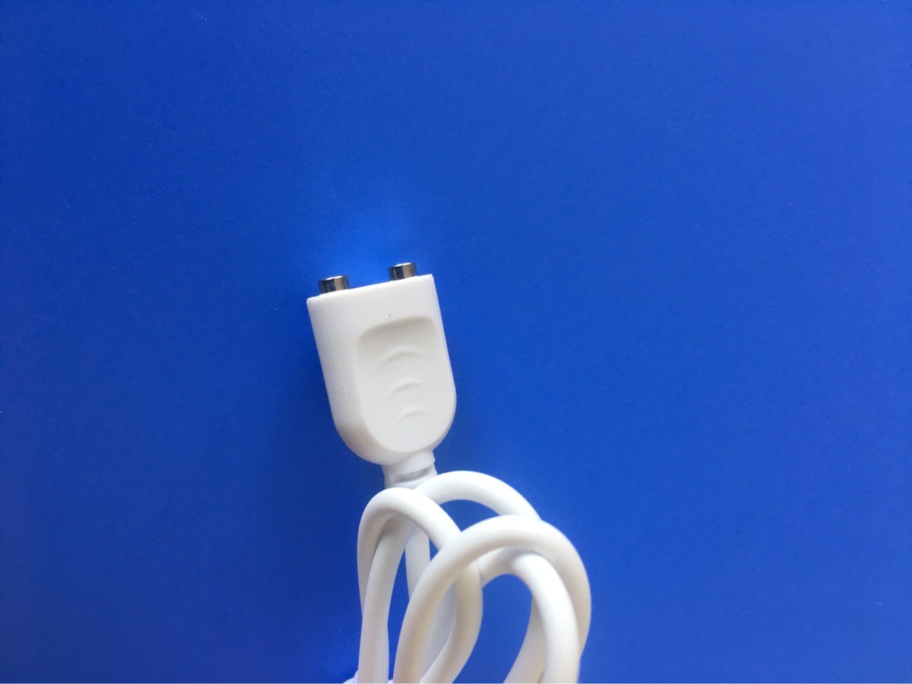 成人用品带电路保护系统磁吸充电线中距8mm触点磁铁线2pin磁吸线