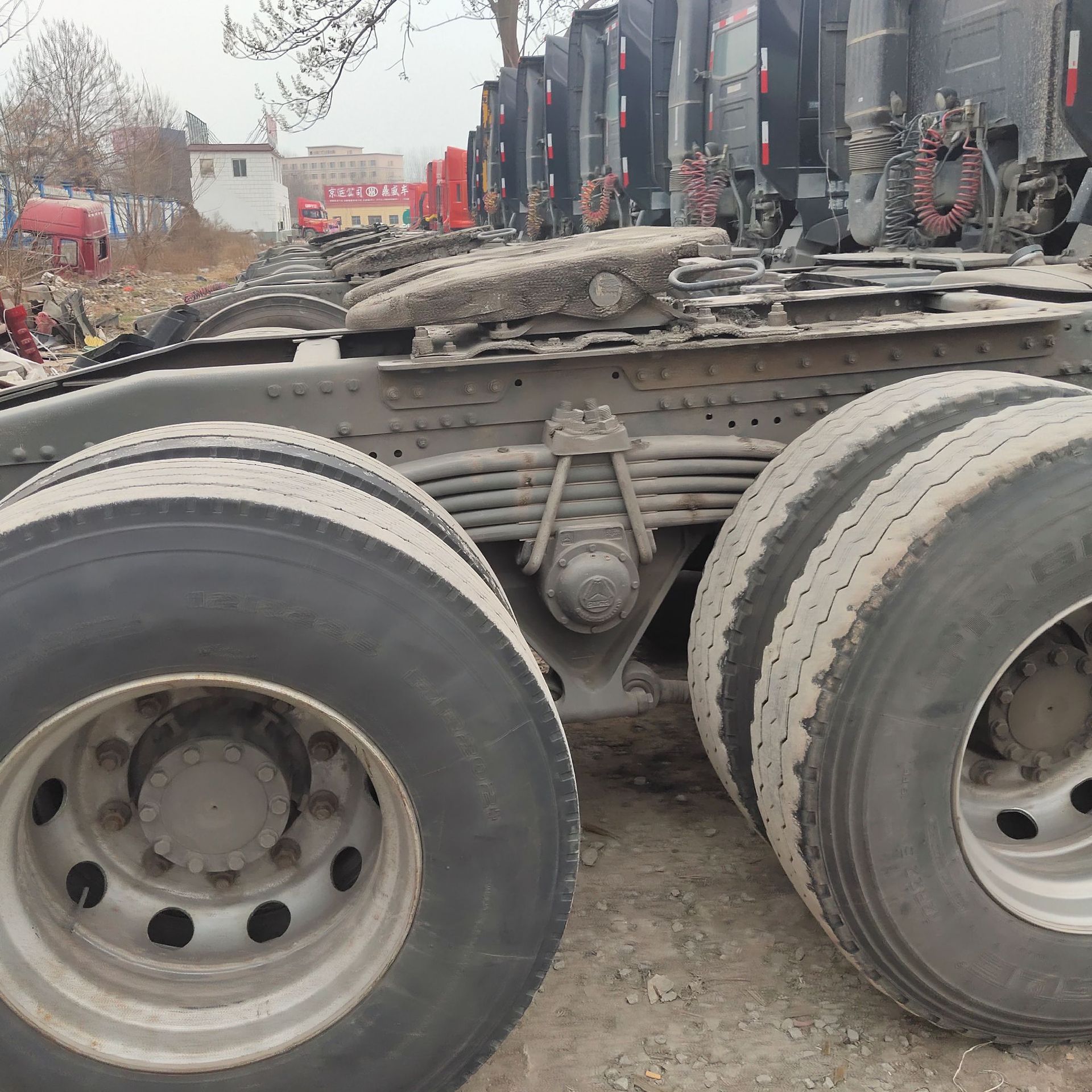 国五lng二手半挂牵二手半挂牵引车牵引车头半挂车鲁胜挂车二手车