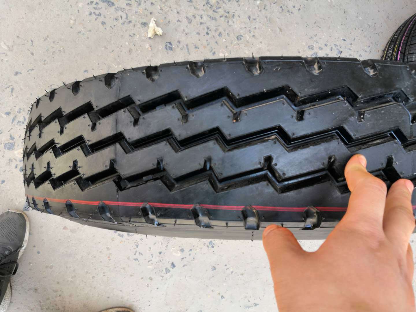 利奥轮胎650/700/750/825r16玲珑全钢丝三包卡货车载重耐磨轮胎