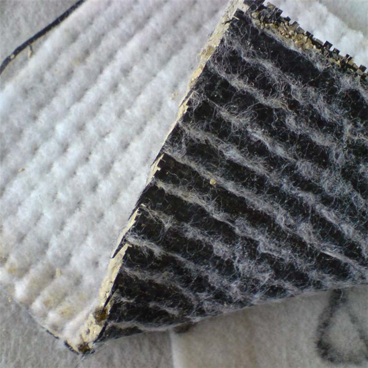 防渗垫膨润土防水毯屋顶花园鱼塘景观湖地基隔水人工湖护坡防水毯