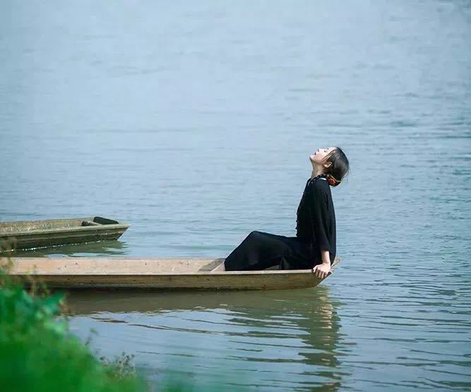 欣赏一个人,始于颜值,敬于才华,合于性格,久于善良,终于人品