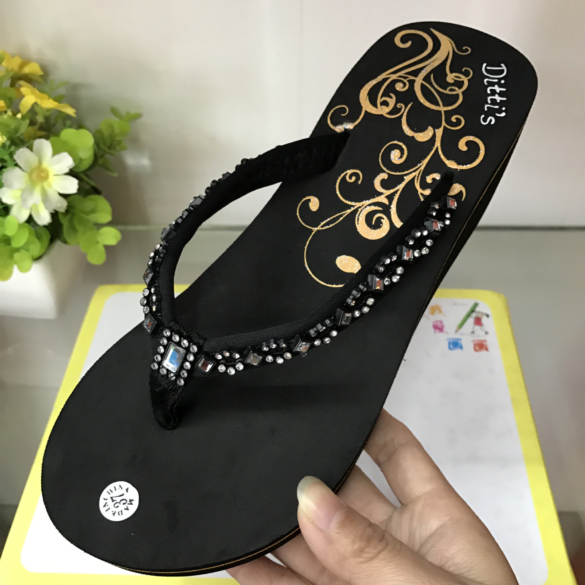 2020新款越南拖鞋女外穿带钻厚底时尚人字拖防滑耐穿橡塑底沙滩鞋