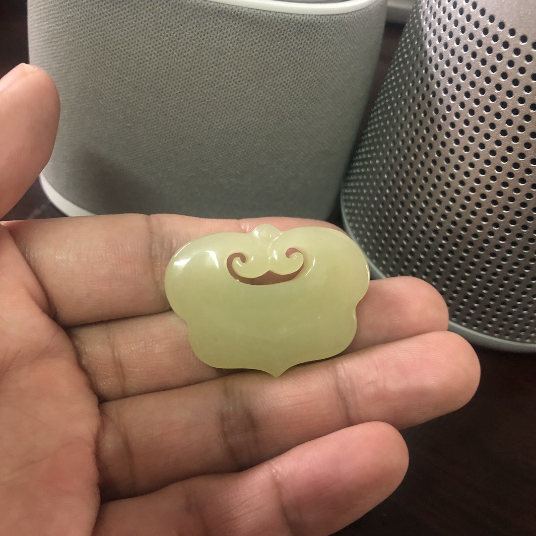 新疆若羌黄口料和田玉雕刻平安锁宝宝锁黄口料小锁礼品带证书