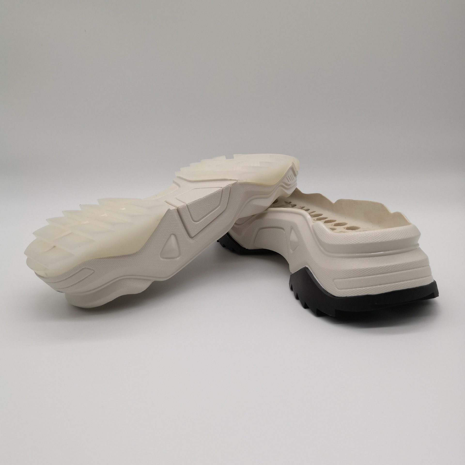 厂家直销2019款pu吸模鞋底 女装潮鞋弹性高抗震运动休闲鞋底批