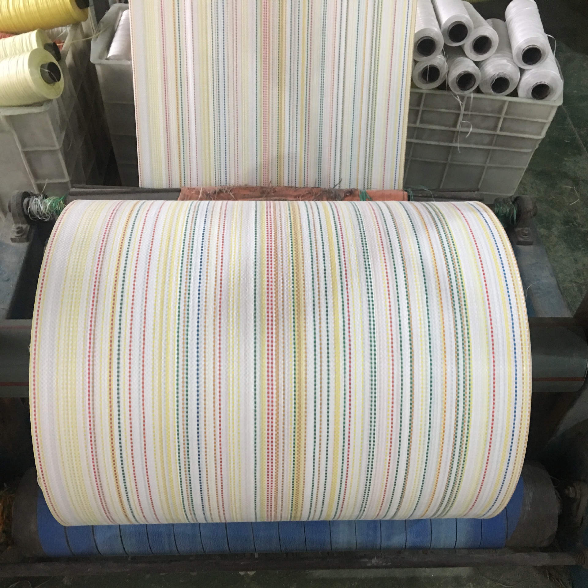 编织袋筒料 拼色蛇皮袋半成品 彩条编织布 编制袋卷料 定织