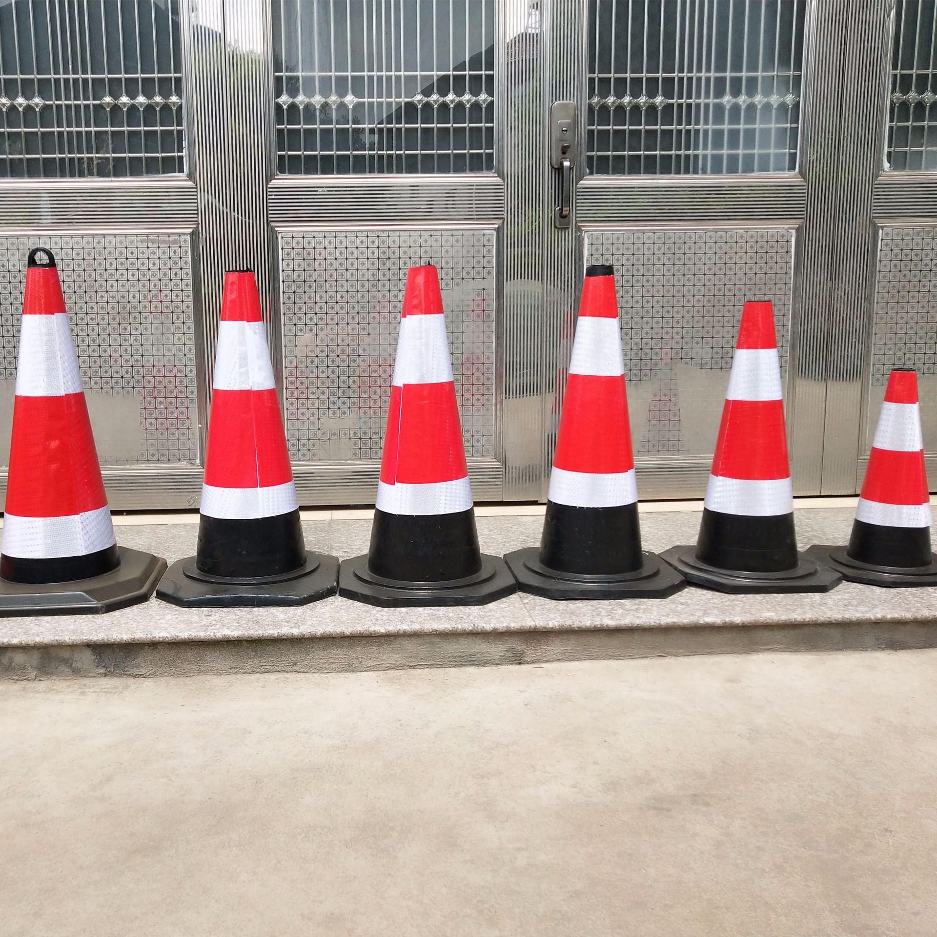 90提环橡胶路锥50cm雪糕桶70cm反光安全路障道路警示圆柱交通设施