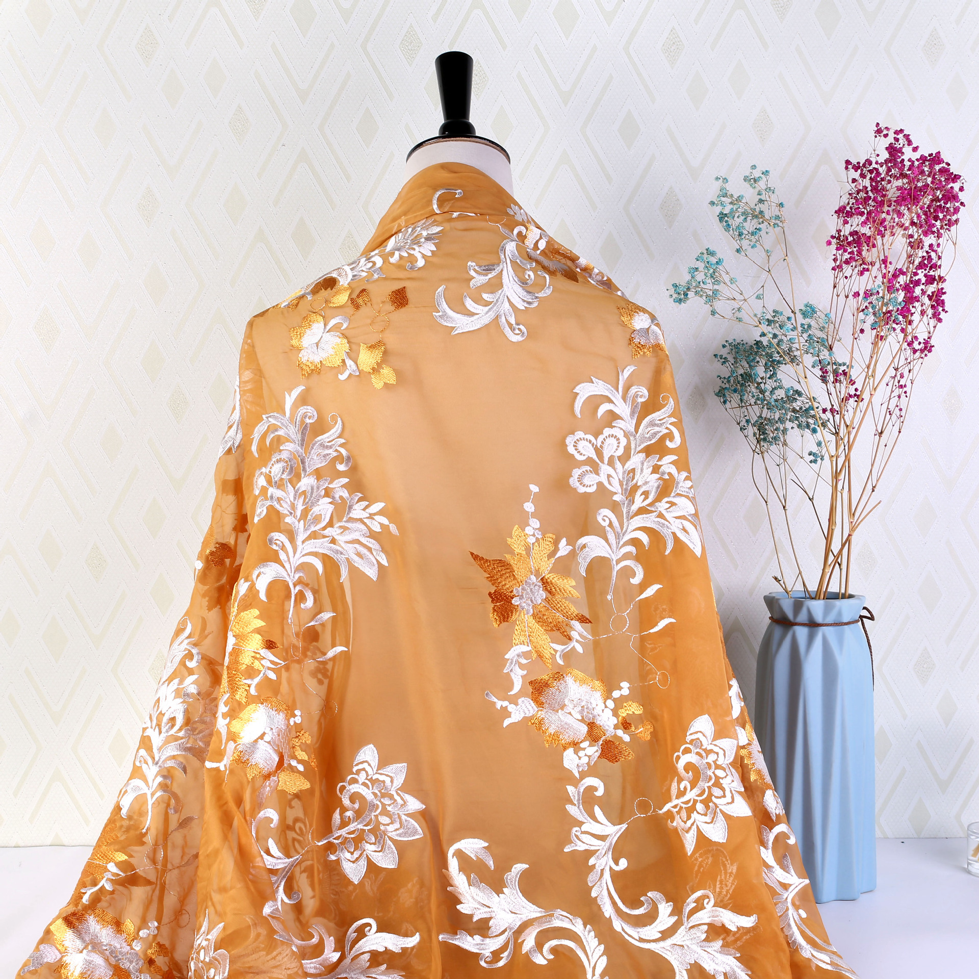 原创汉服爆款绣花面料 婚纱礼服舞台装精品薄纱刺绣布料 来样定制