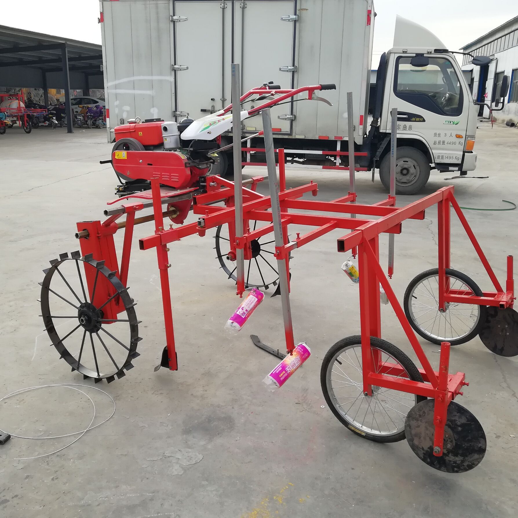 小拱棚盖地膜机 西瓜种植快速扣膜机 农用多功能地膜覆盖机