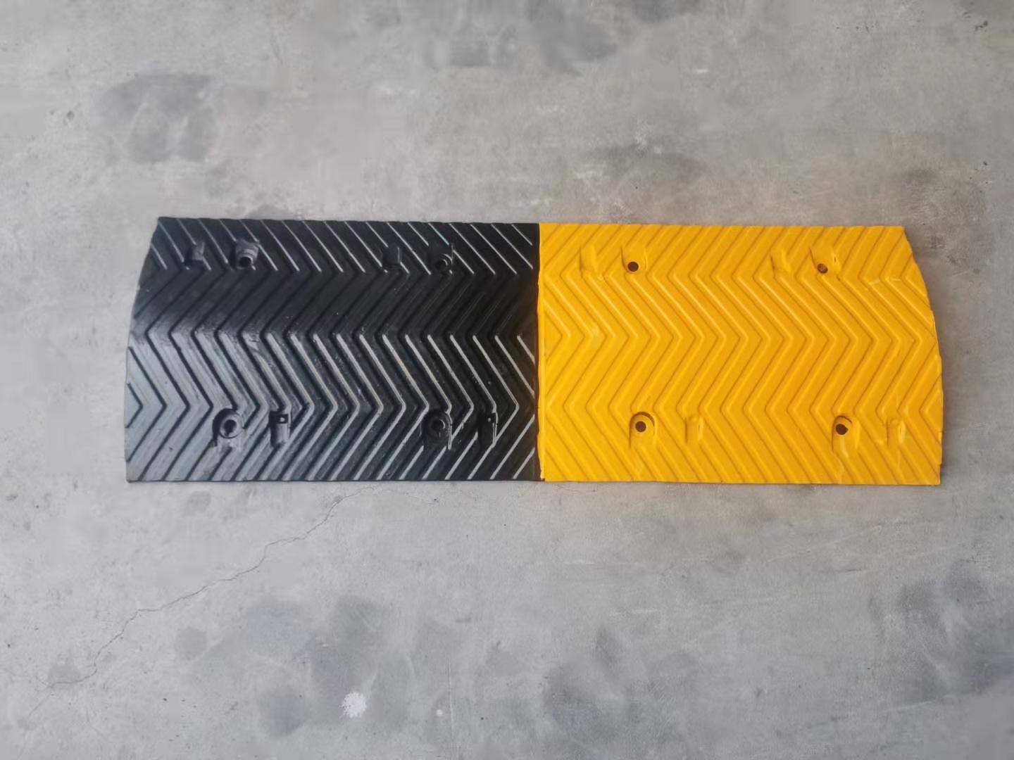 大利交通优质橡胶减速带公路减速板汽车斜坡缓冲带小区专用减速垄