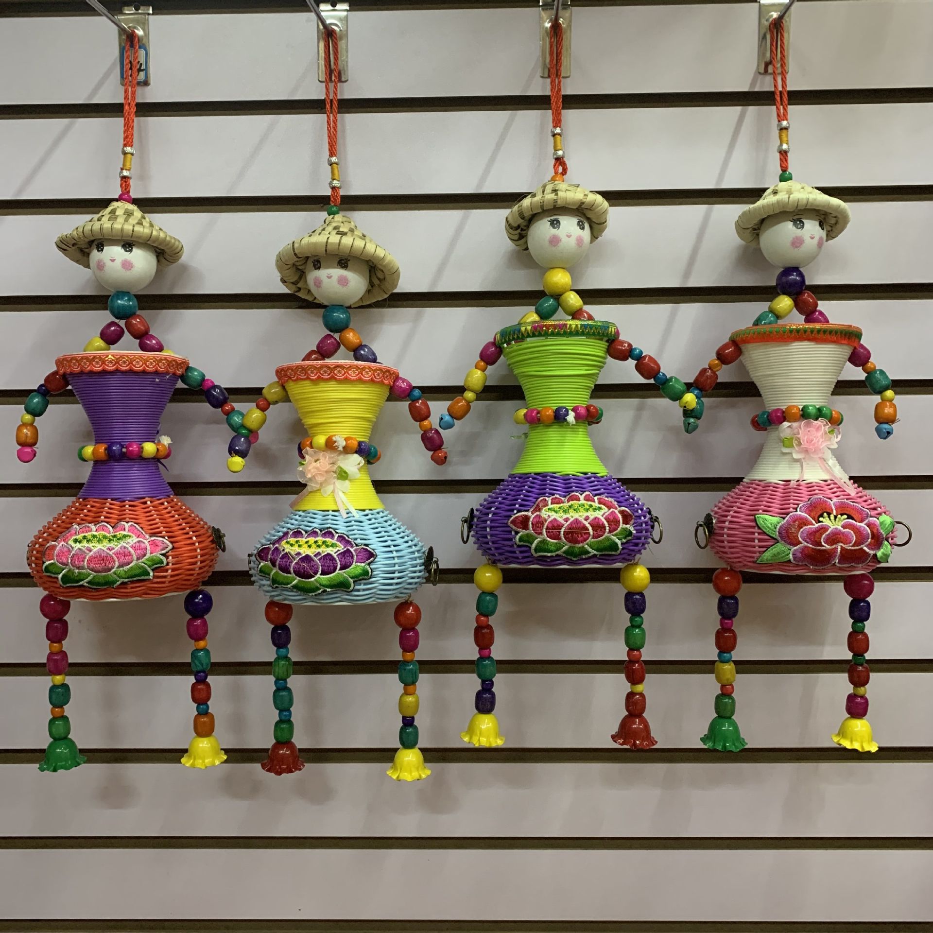 民族特色云南旅游手工艺品东巴风铃挂件 大草帽花瓶稻草人