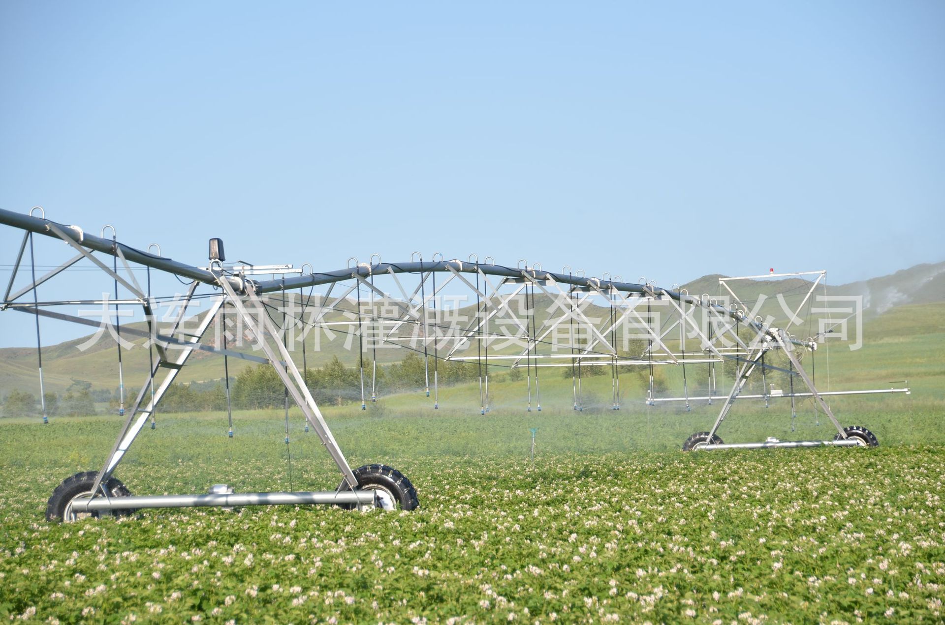 137米指针式移动喷灌机农业大田灌溉设备中心支轴式喷灌机