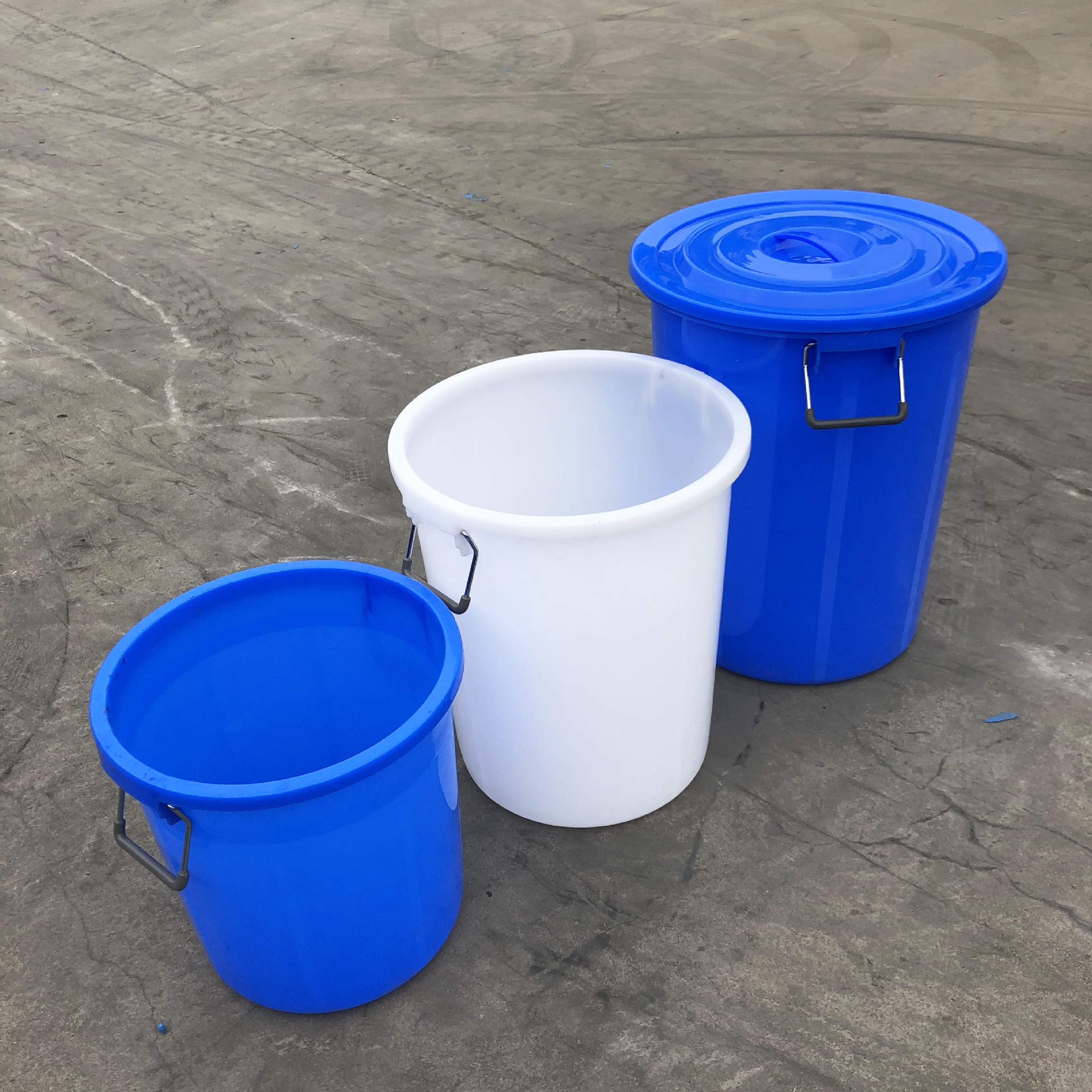 厂家直销100l塑料铁炳水桶塑料水桶塑料桶家用水桶户外水桶提桶