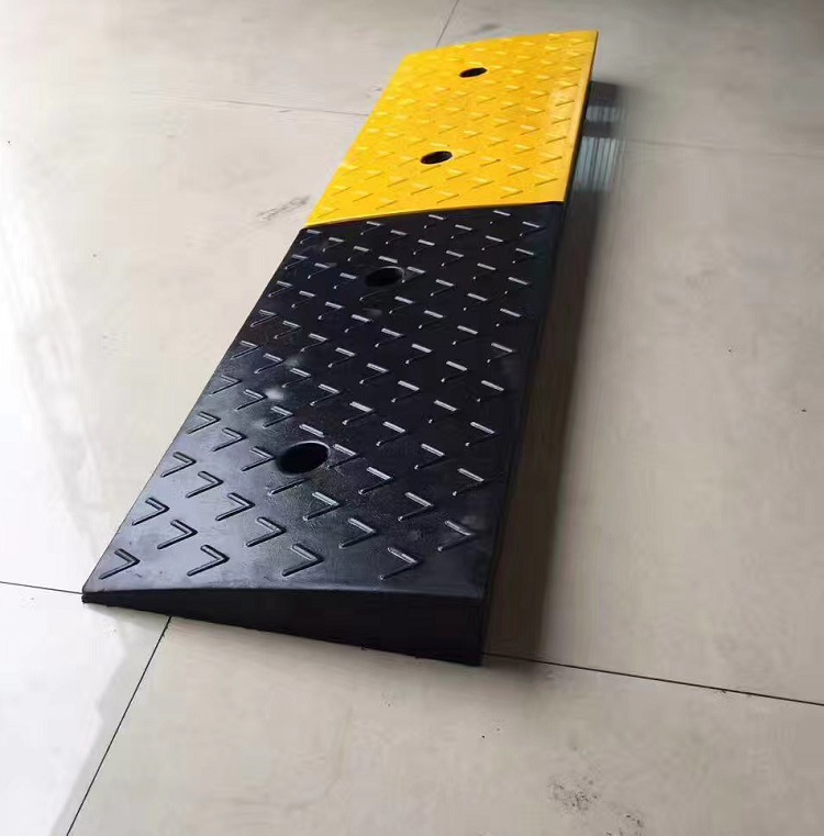 路沿坡4公分橡胶路沿坡马路牙子上坡台阶垫橡胶坡道减速带挡车器