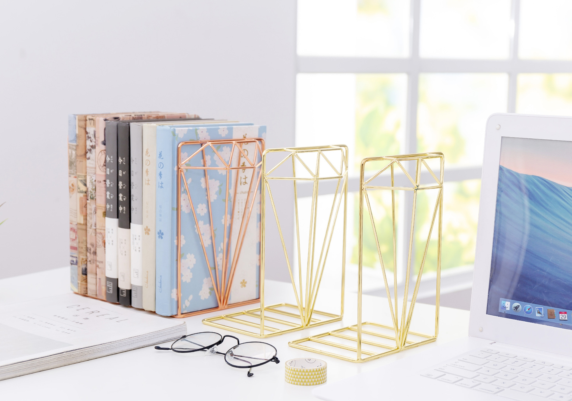铭强工厂北欧风玫瑰金钻石立体书立 创意金属铁艺书立架桌面收纳