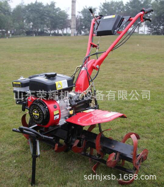 本机可在只更换作业刀具的情况下完成耕地,除草,起垄,开沟,打药,浇地