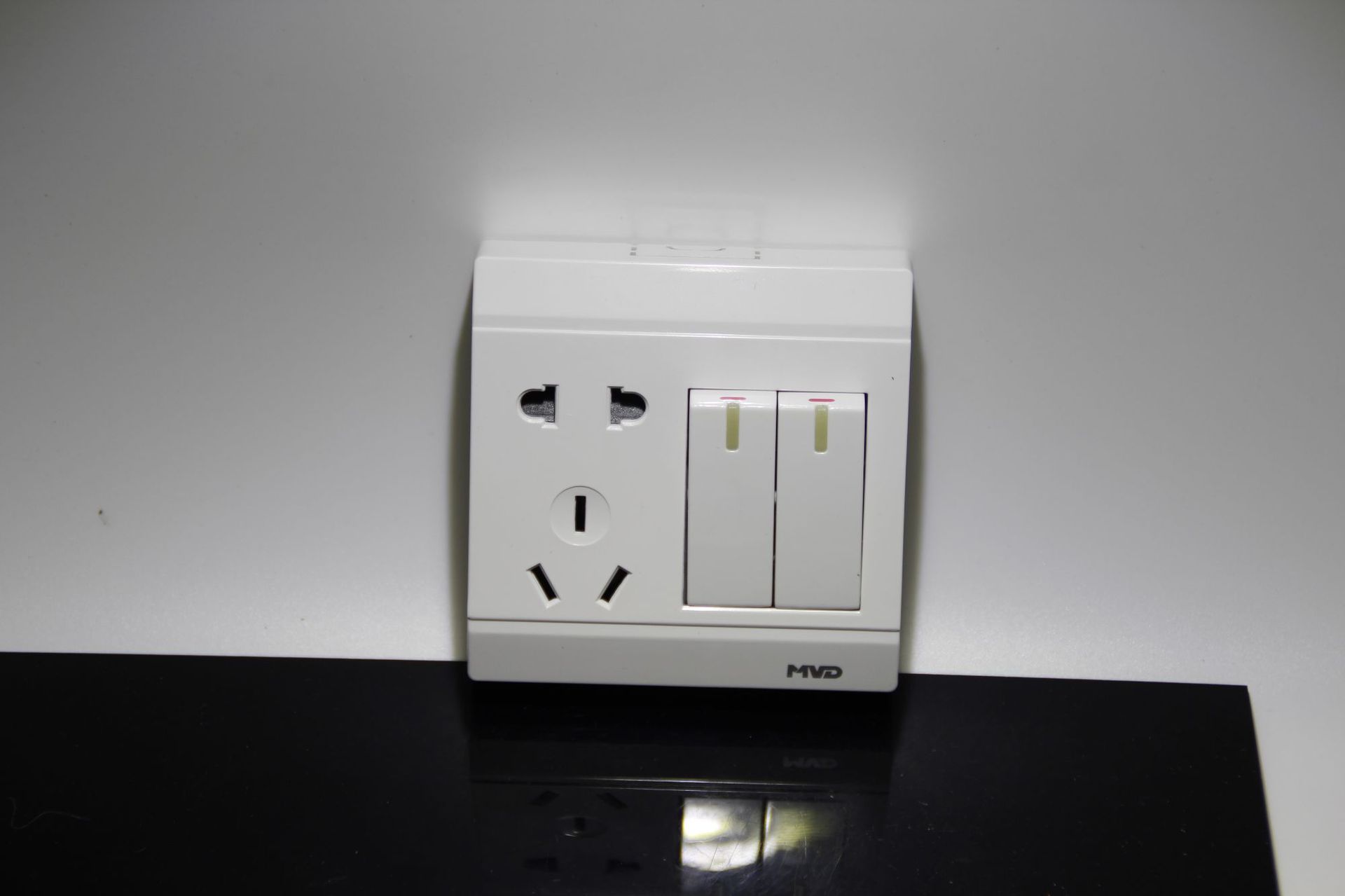 墙壁明装饰开关插座出租房家用面板开关插座白色明装