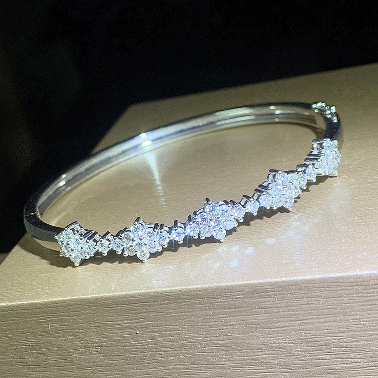 证书包装全,店主实拍,请勿盗图两款钻石都是2.11ct.金重约16g62?