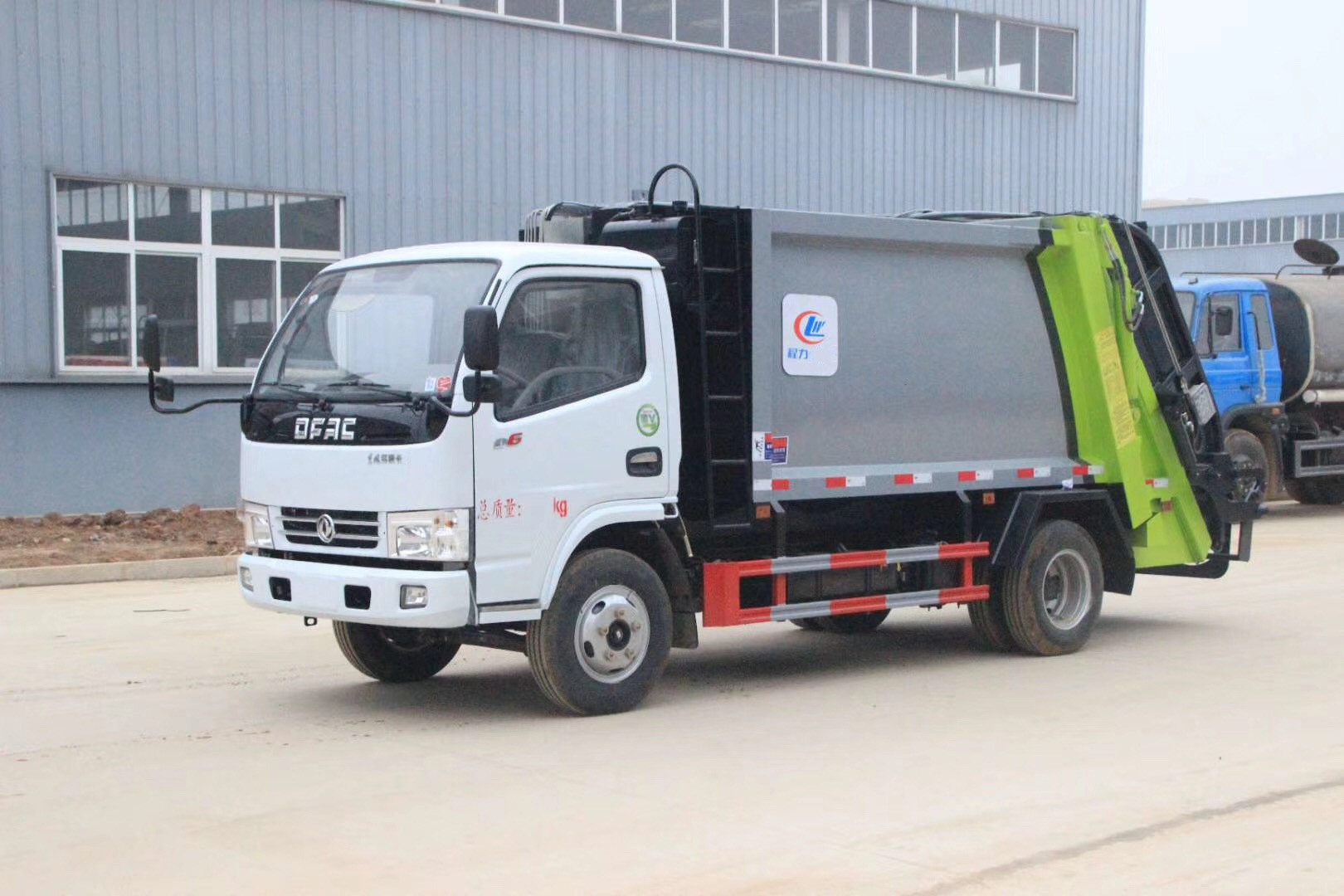 东风3吨压缩垃圾车程力小型垃圾清运车尾部压缩垃圾车