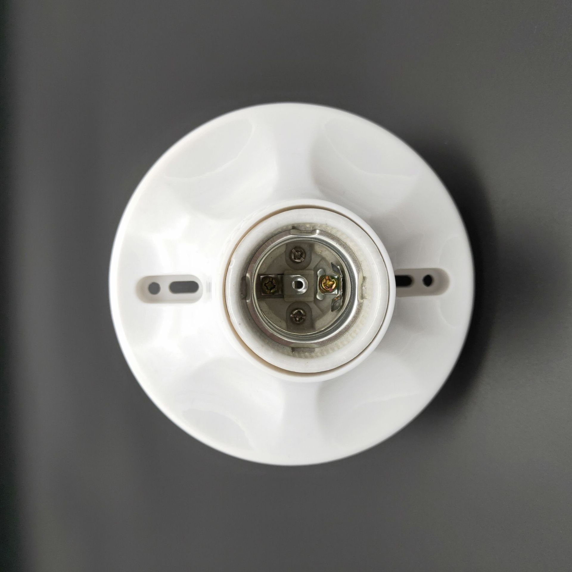 批发e27圆形陶瓷平灯座 平装式螺口灯座 耐高温瓷口灯口灯头