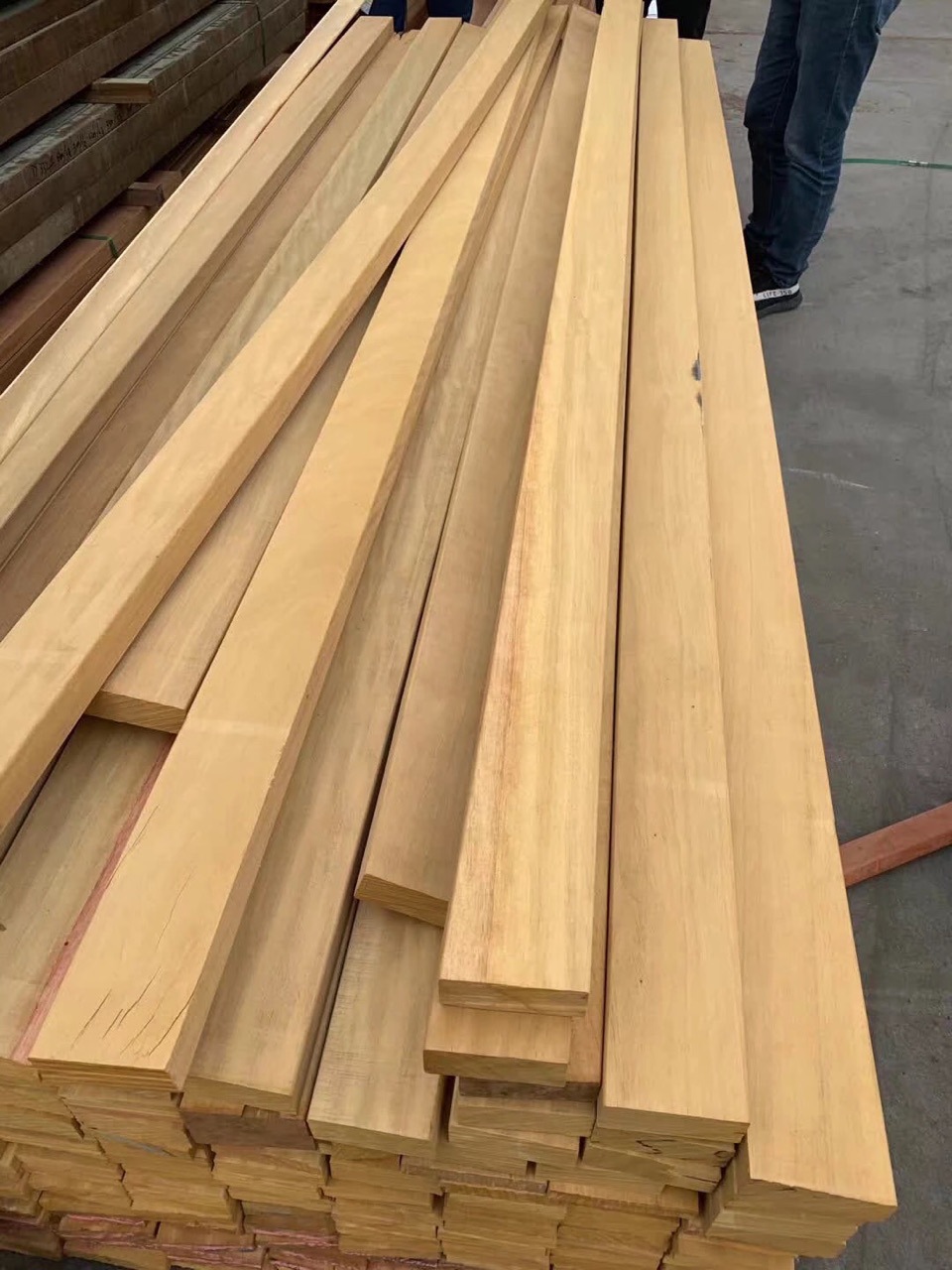 巴蒂原木防腐木 巴蒂板材 黄檀木定尺加工室内外装修户外建筑木
