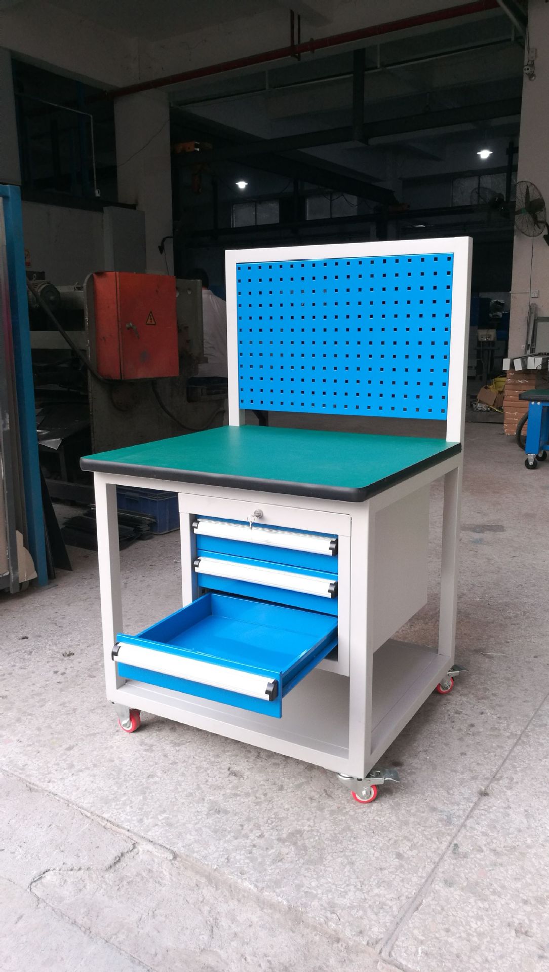 厂家直销轻型工作台 车间流水线工作台 检验台 灯架看板工作台