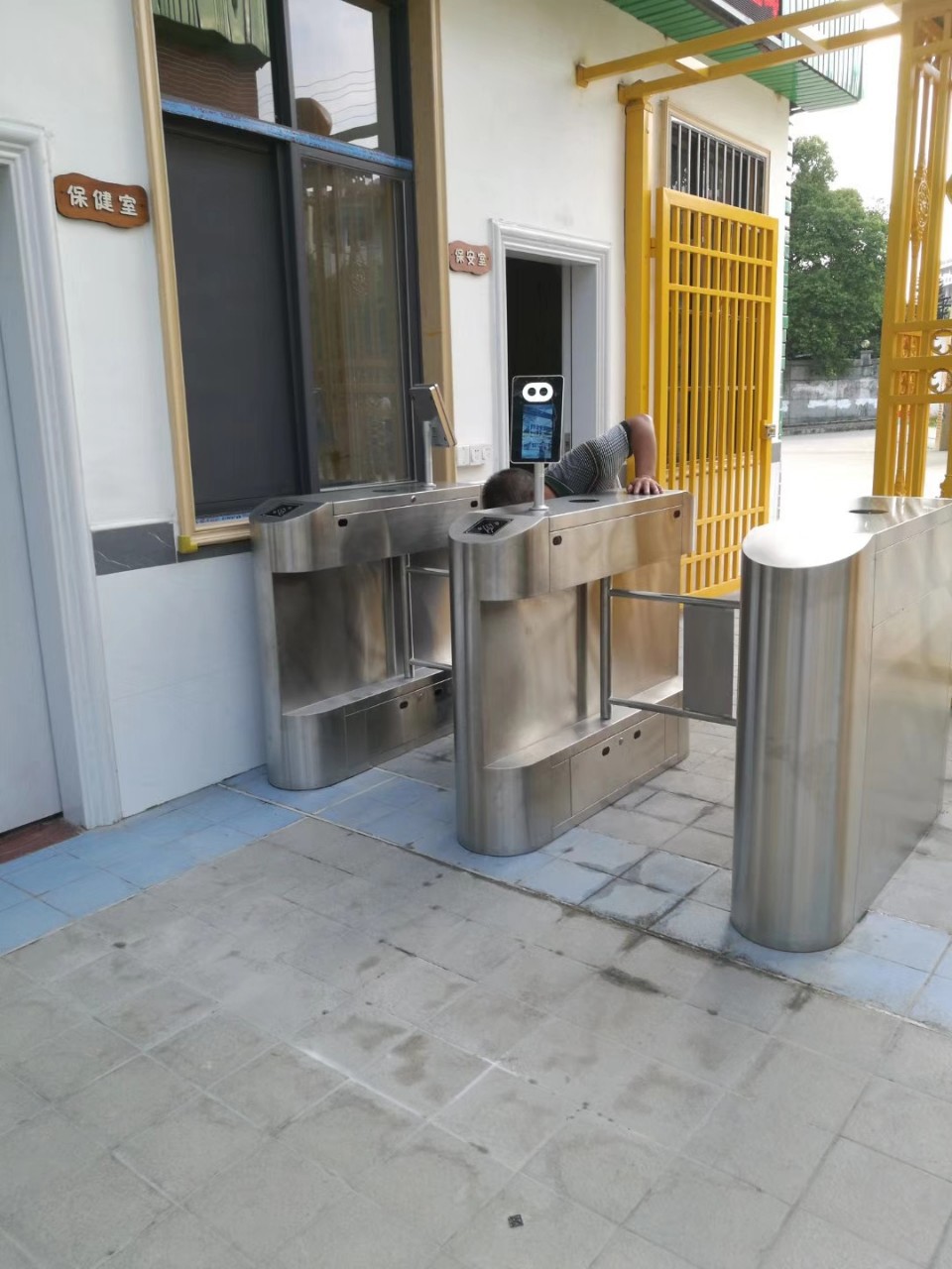 学生人脸识别抓拍开闸监控系统幼儿园门口道闸出入专用厂家直销