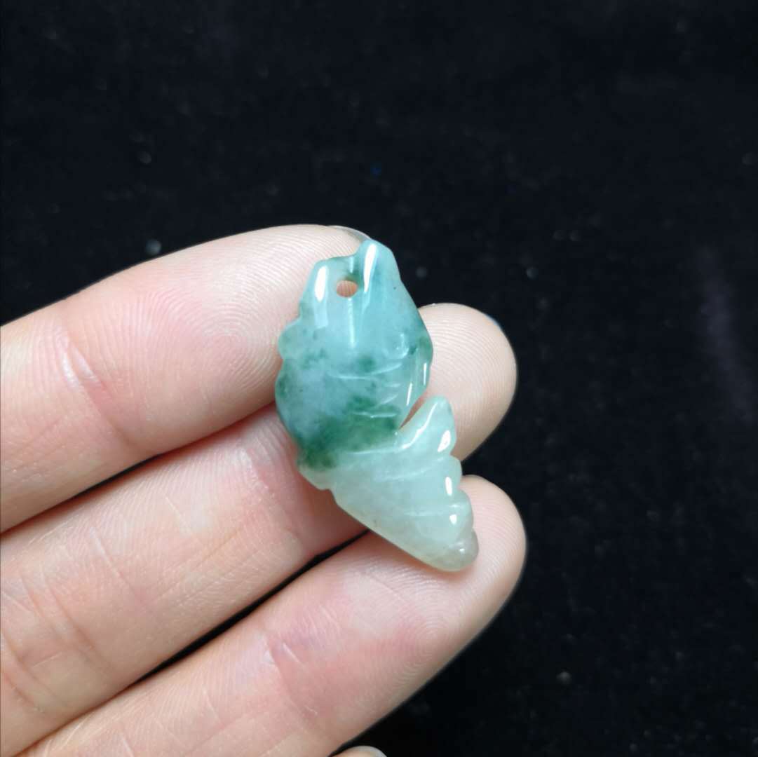 天然缅甸翡翠a货金鱼 手工diy翡翠小鱼儿挂件 冰润小锦鲤吊坠批发