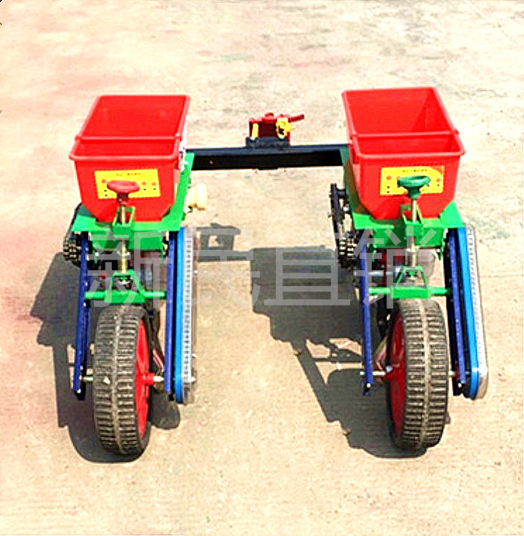 四川玉米种植机械手扶车带单行玉米播种机 一次下1-2粒省时省力