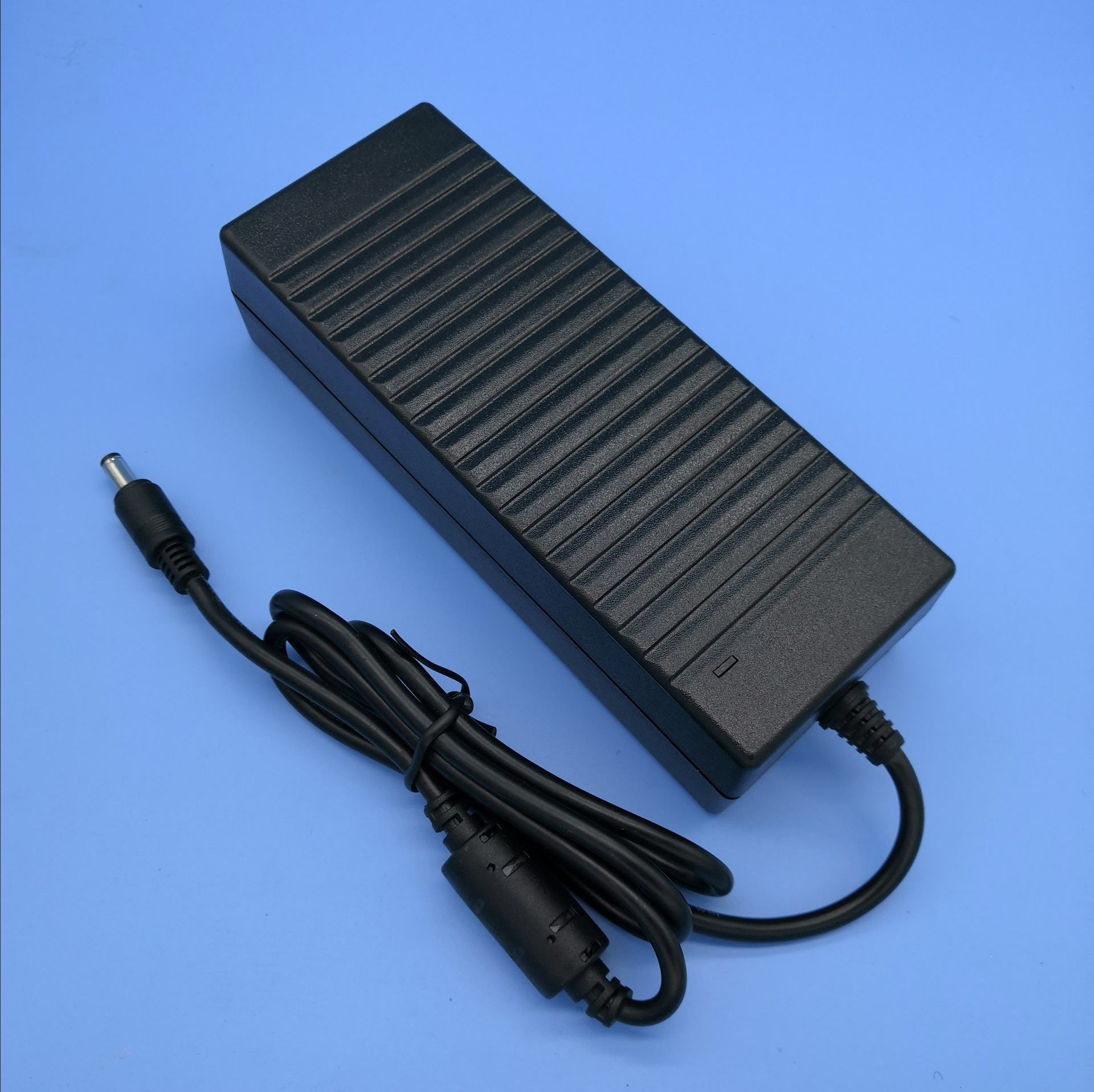 5v6.15a5525笔记本电源适配器