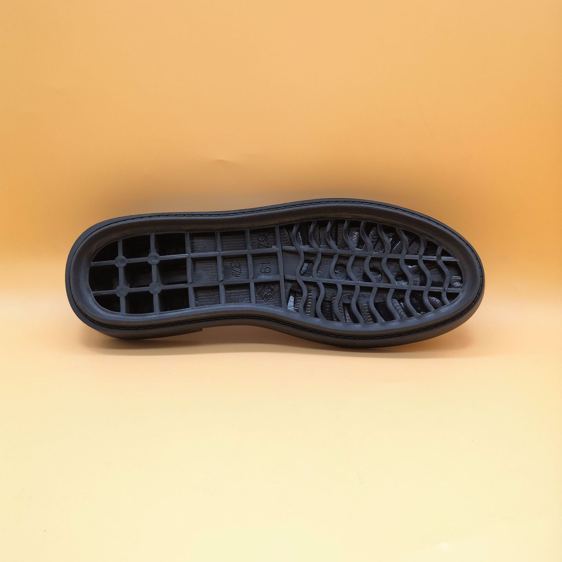 厂家直销秋冬马丁靴橡胶大底高耐磨耐低温防滑鞋底热卖款式