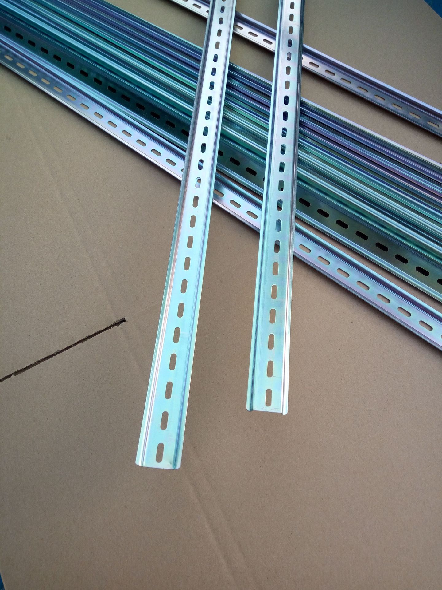 c45小型断路器电气安装导轨 通用钢材直线上锁式c45导轨din导轨