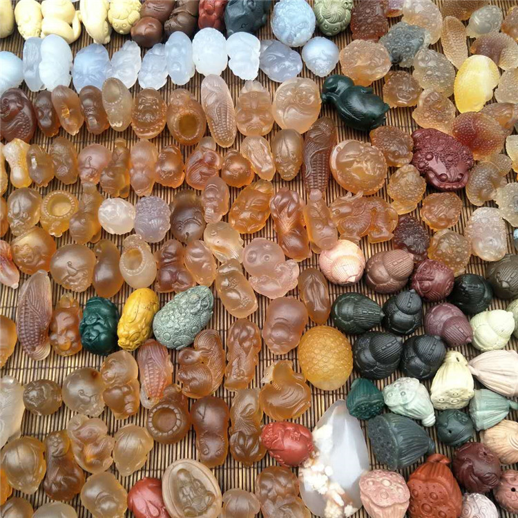 批发新疆冰种阿拉善葡萄干玉吊坠糖芯葡萄干玉挂件一图一物