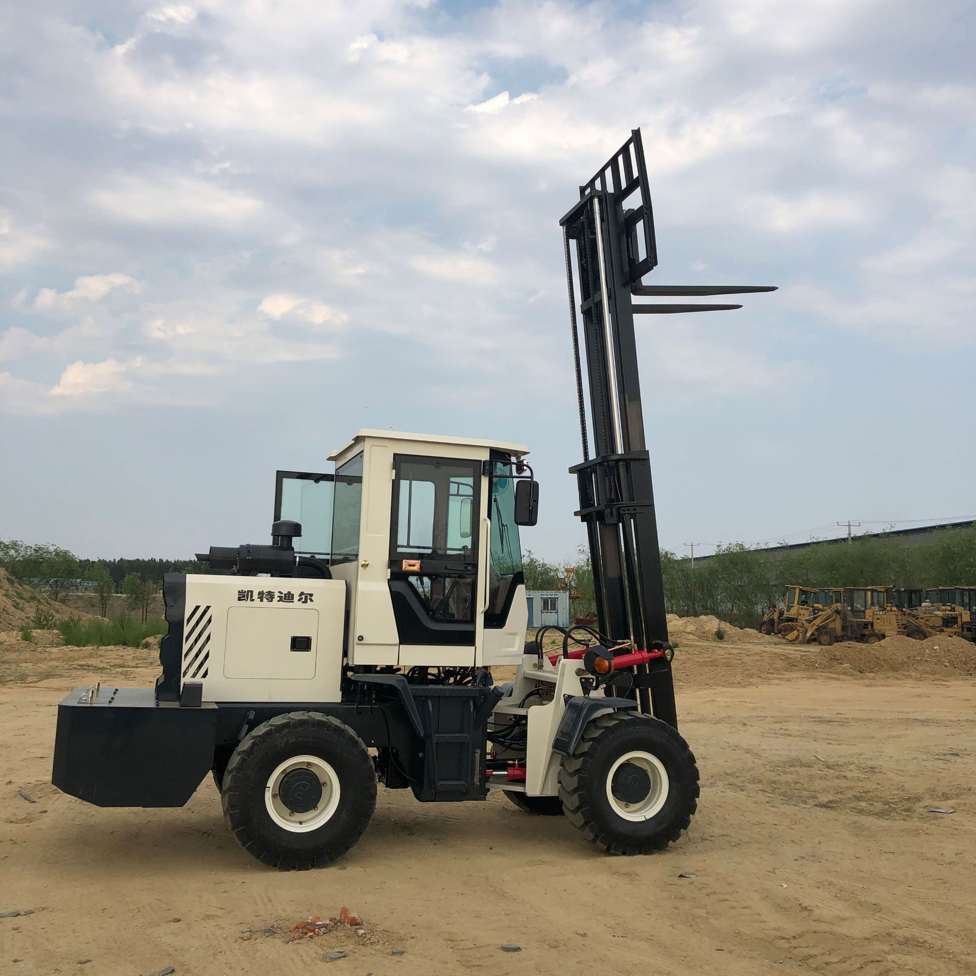 燃油三吨越野叉车四驱铲斗 叉车3吨 柴油 合力山东全新现货