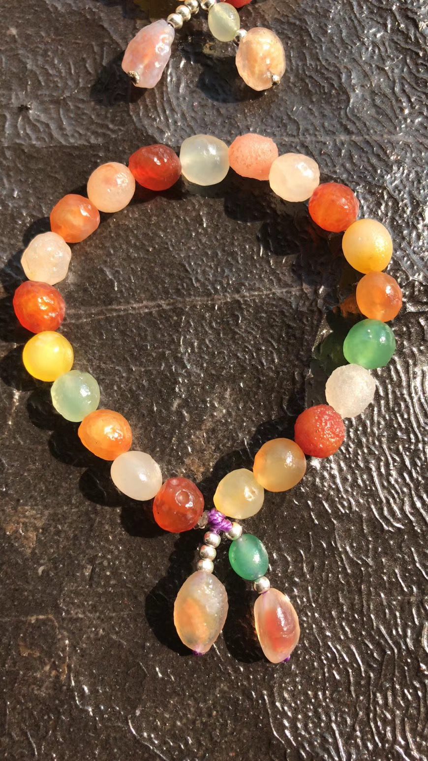 批发阿拉善戈壁原石玛瑙彩色手串饰品