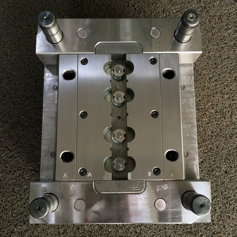 m16连接器模具充电插头自锁式蓝色防水锁环开模注塑一条龙