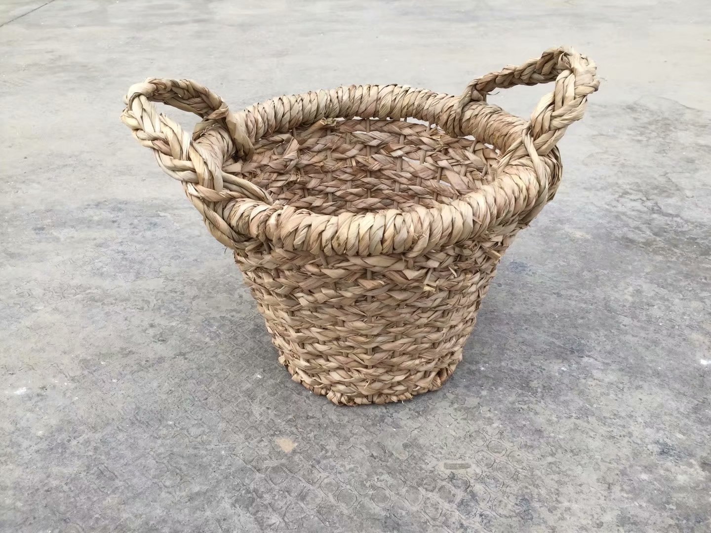 办公室可爱的垃圾箱稻草编织储物箱密封便携式防滑储物箱