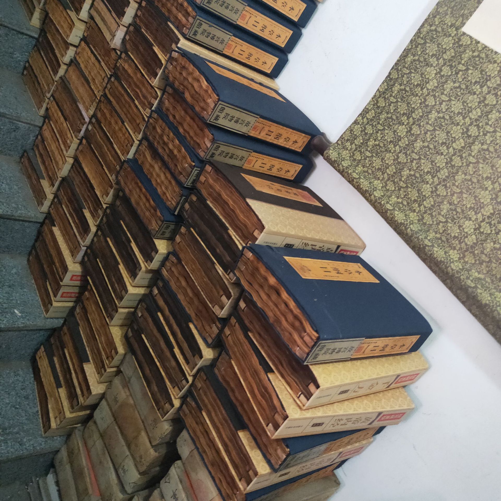 厂家直销古玩杂件医书仿老书仿古宣纸古旧书线装书文房四宝摆件