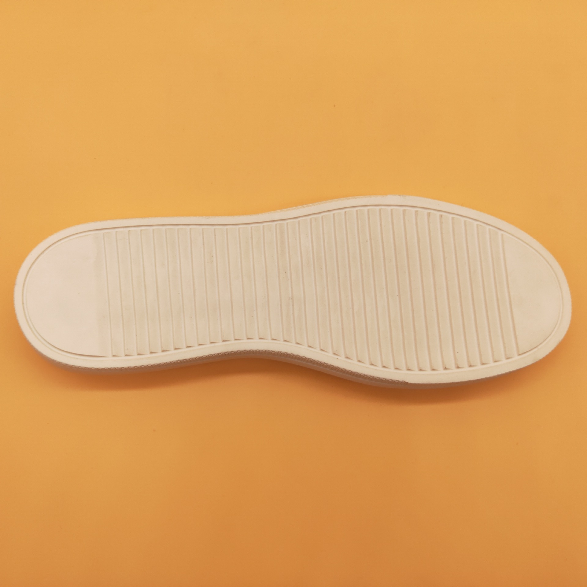 厂家专业生产男装时尚潮流发泡耐磨鞋底舒适轻巧橡胶大底