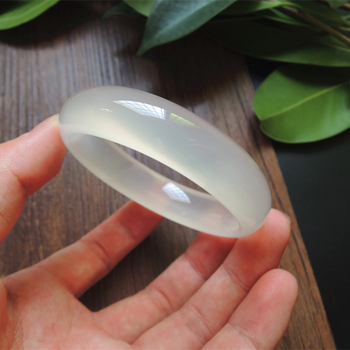 巴西5a级白玛瑙玉髓手镯 女款加厚版玛瑙玉髓镯子