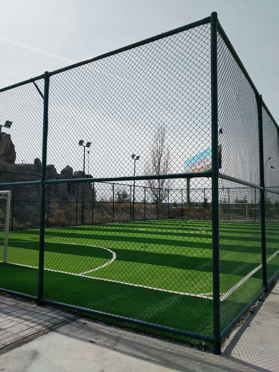 球场围栏学校运动场隔离防护网足球篮球场勾花护栏网体育场围网