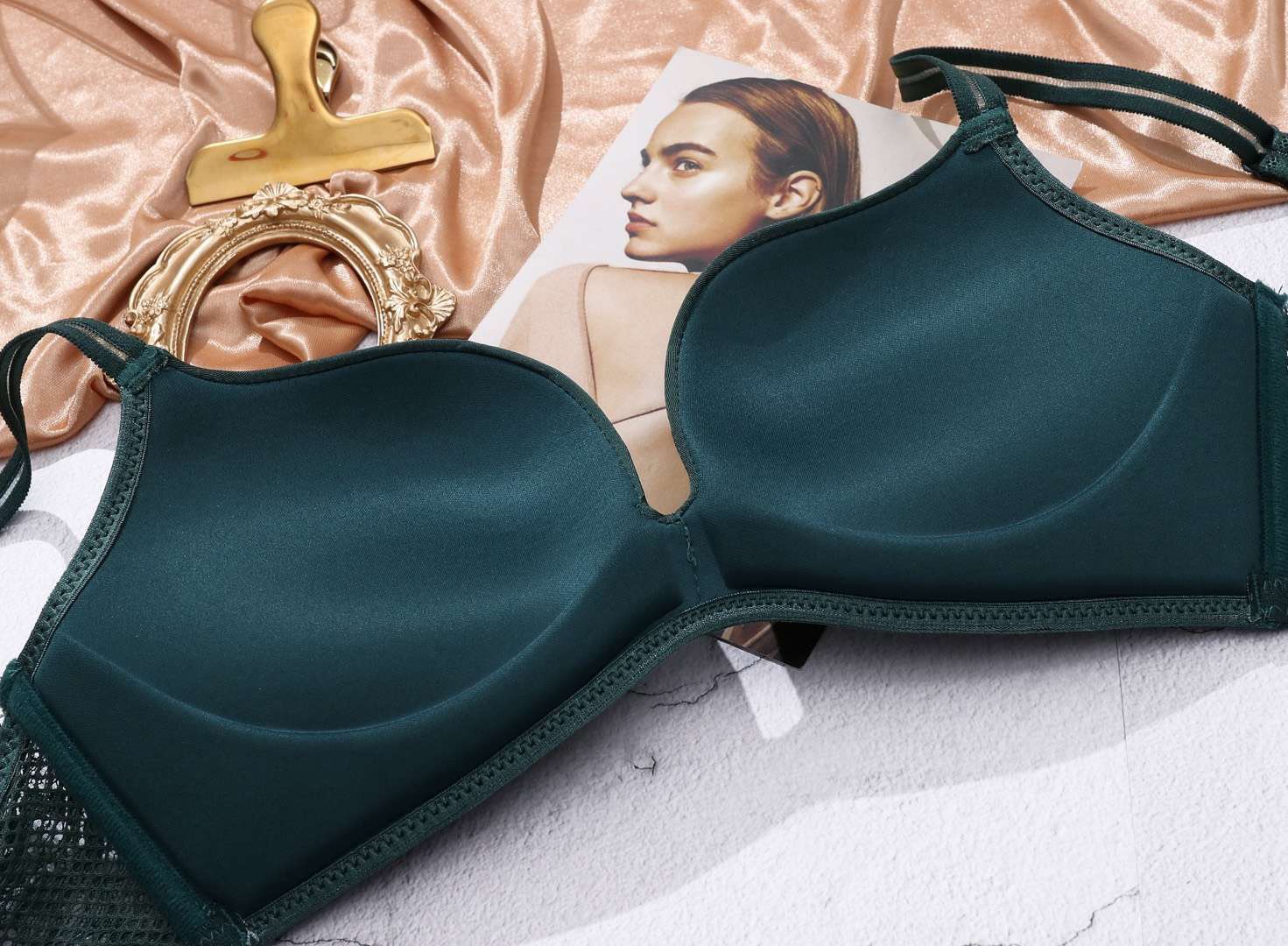 新品2019欧美简约风范希聚拢舒适蕾丝美背bralette无钢圈内衣文胸