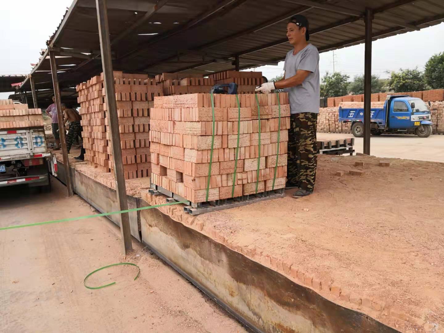 北京天津河北石家庄最大红砖厂家打包粘土实心标准烧结页岩多孔砖