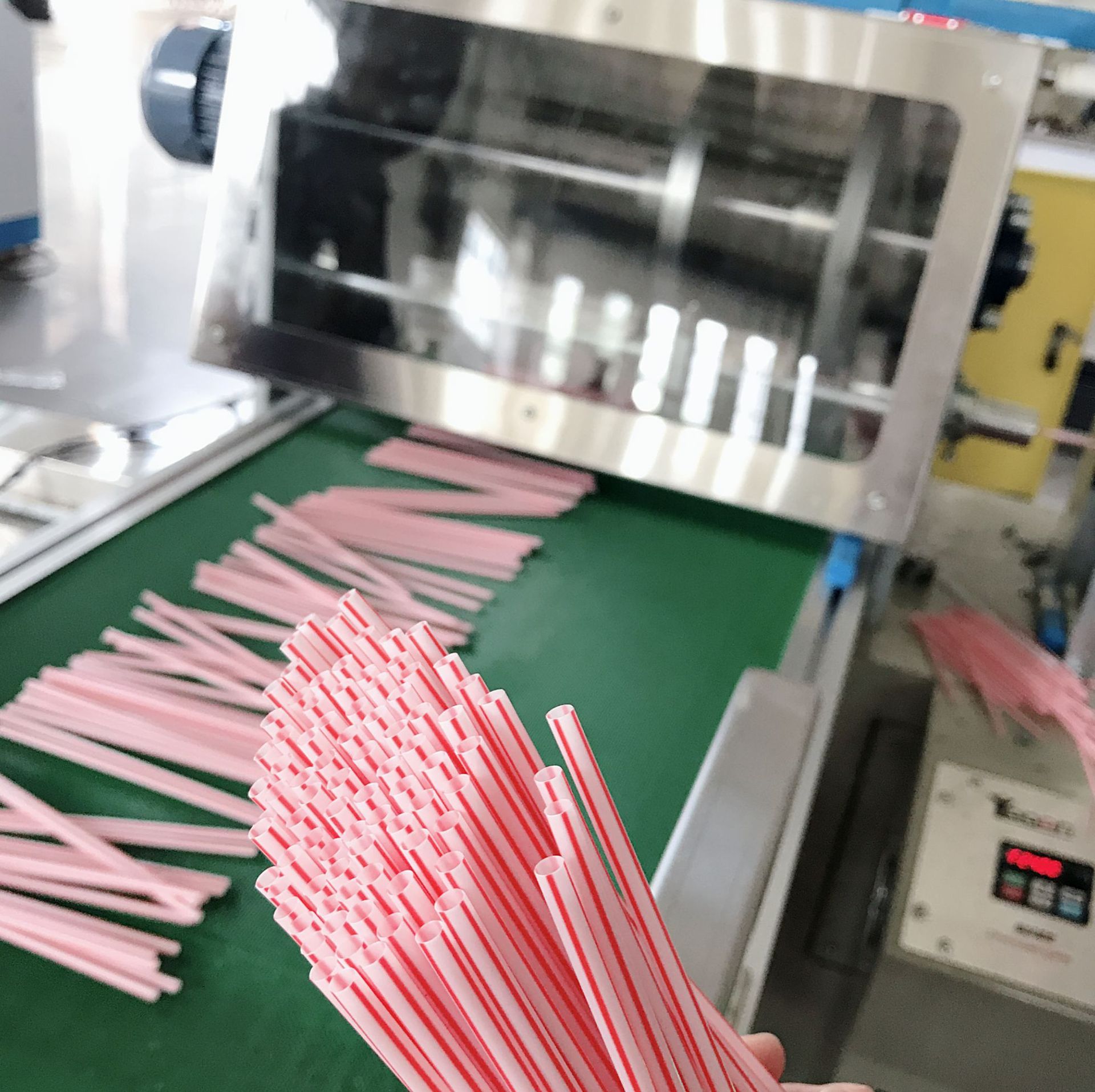 燿安厂家供应pla饮料吸管拉管机pp单色及多色吸管机挤出生产线