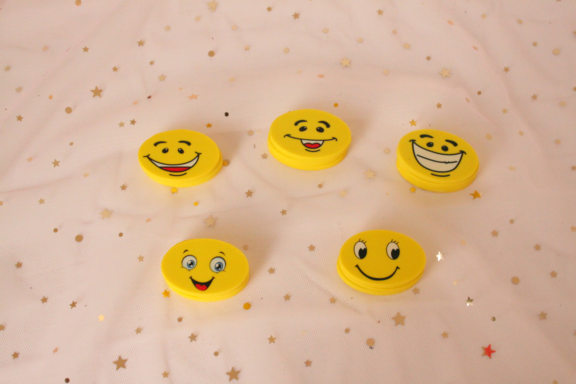 卡通创意可爱儿童散装黄色椭圆表情笑脸橡皮擦表情橡皮擦厂家批发