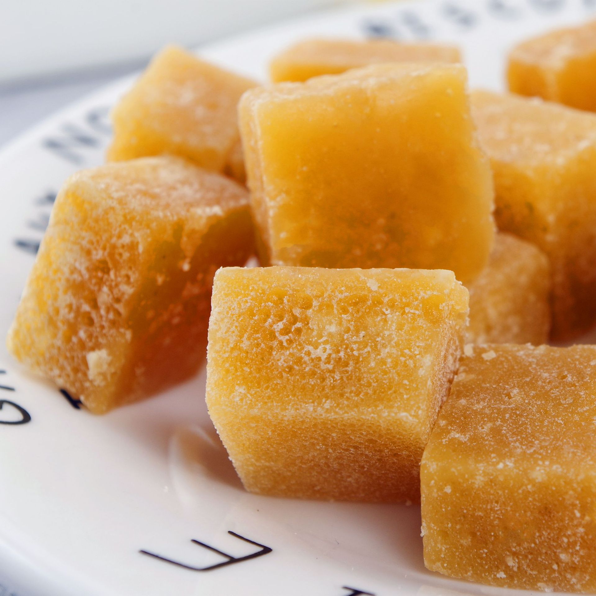 顺强梨膏糖清凉薄荷糖润喉糖砂板糖手工散装大颗粒厂家批发