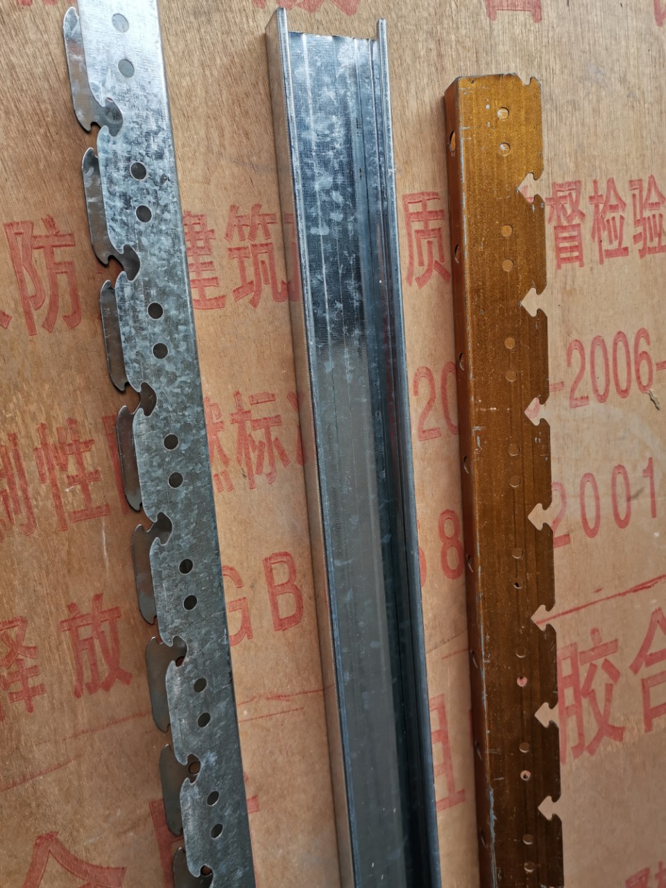 上人轻钢龙骨吊顶