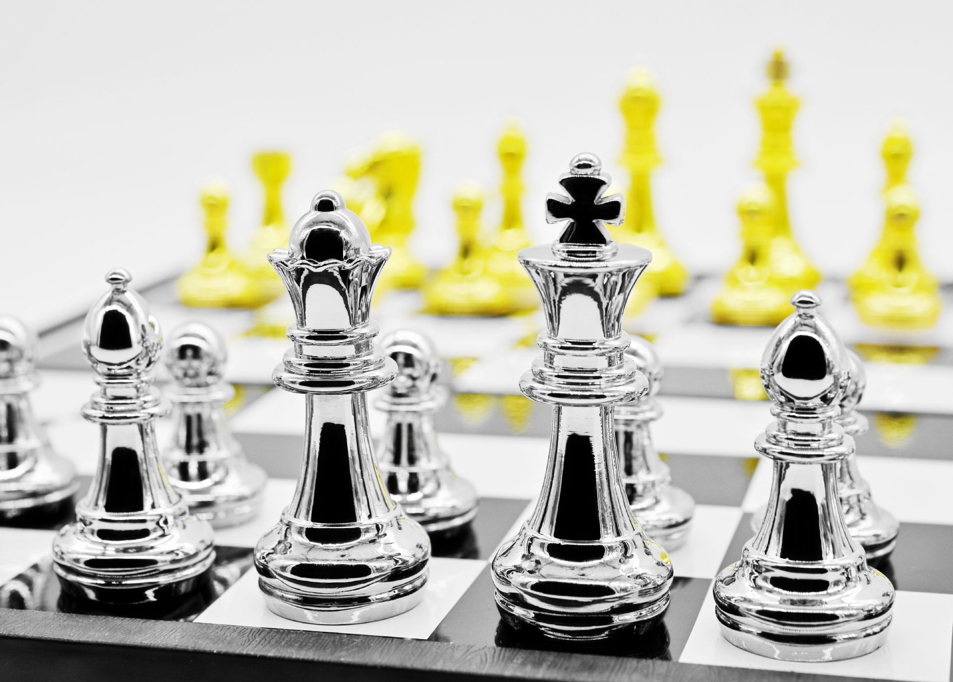 金属金银色国际象棋套装大号儿童学生入门西洋棋黑白便携折叠棋盘